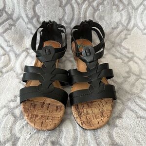 Yuu Gytha Black Gladiator Sandals Size 8M NWOT